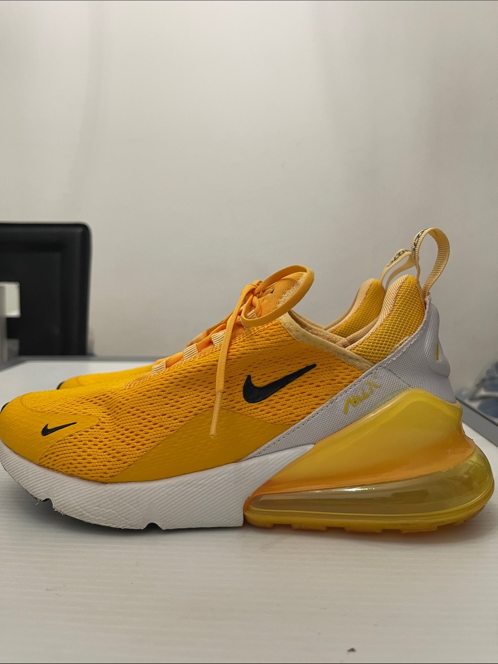 NIKE AIR MAX 270 RUNNING SNEAKERS WOMENS SIZE 7.5